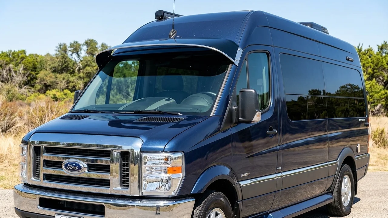 Airstream 428 Windscreen Sunvisor - 1