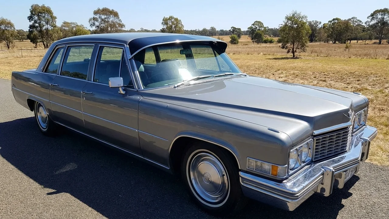 Cadillac 428 Windscreen Sunvisor - 1