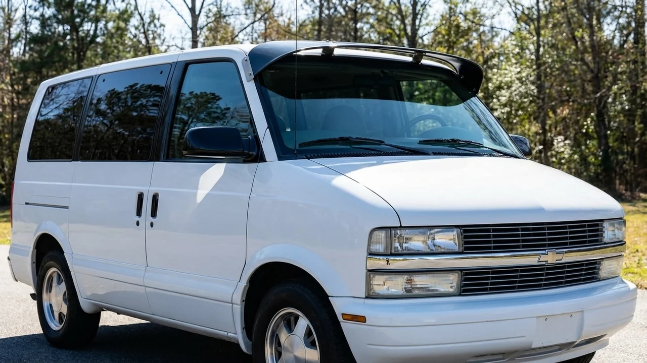 Chevrolet 428 Windscreen Sunvisor - 1