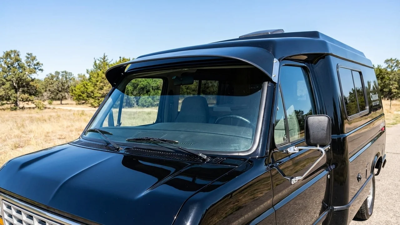 Chinook Motor Coach 428 Windscreen Sunvisor - 1