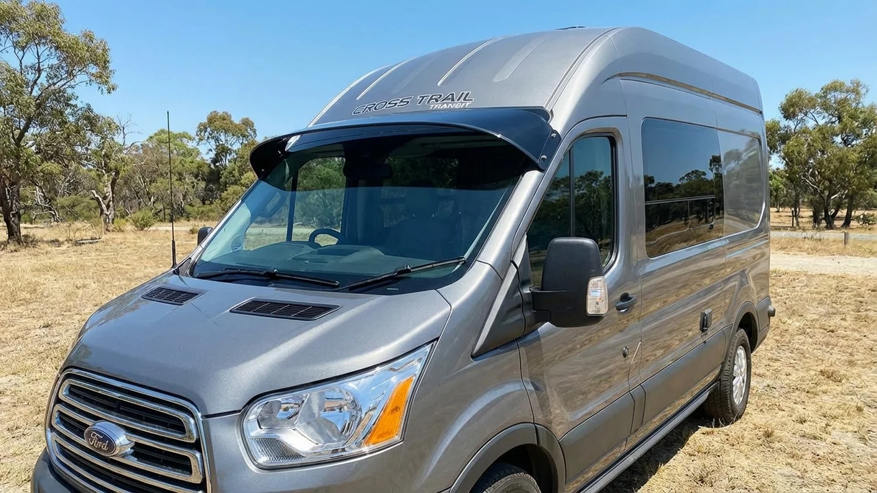 Coachmen 428 Windscreen Sunvisor - 1