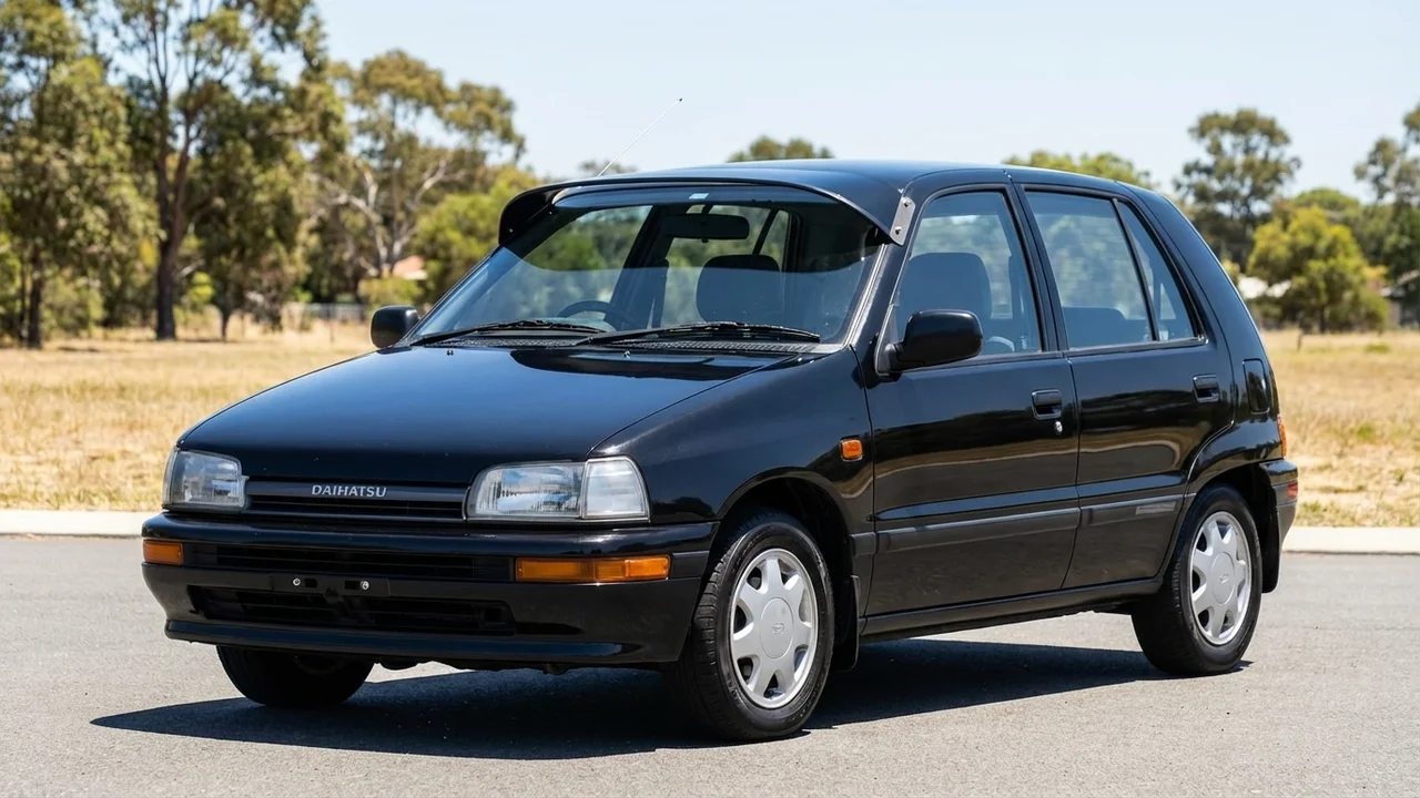 Daihatsu 428 Windscreen Sunvisor - 1