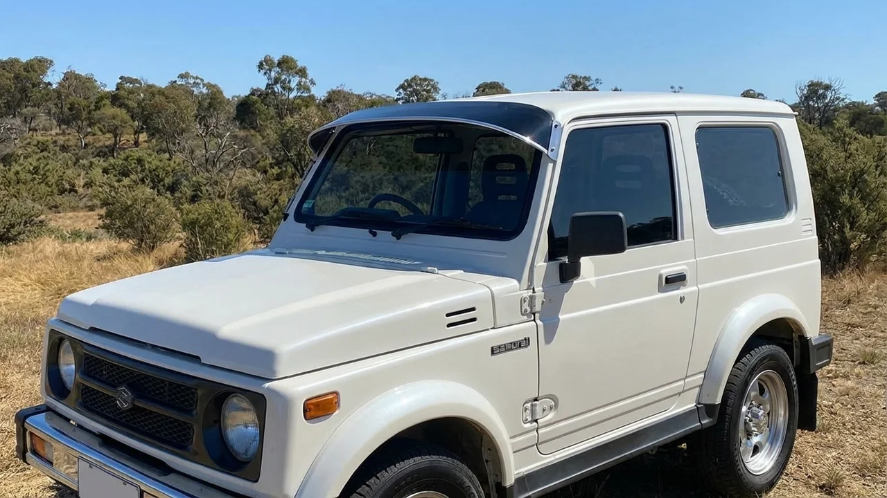 Datsun 428 Windscreen Sunvisor - 1