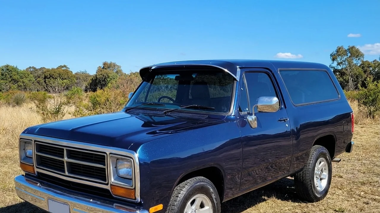 Dodge 428 Windscreen Sunvisor - 1