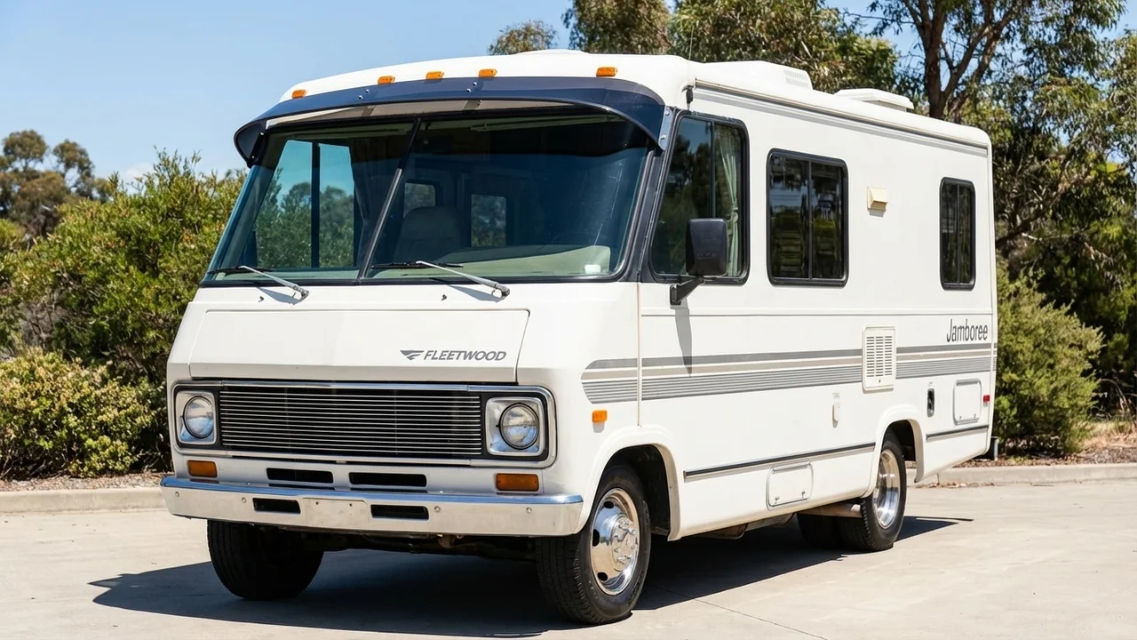 Fleetwood 428 Windscreen Sunvisor - 1