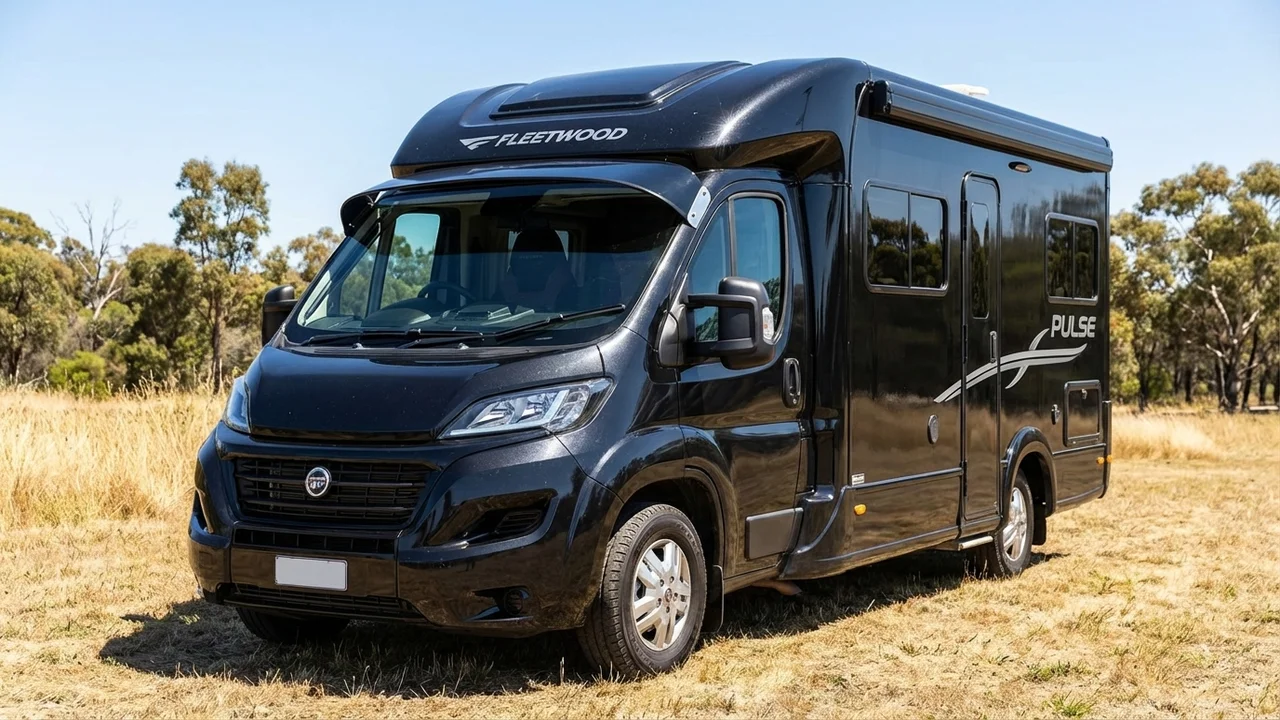 Fleetwood 428 Windscreen Sunvisor - 1