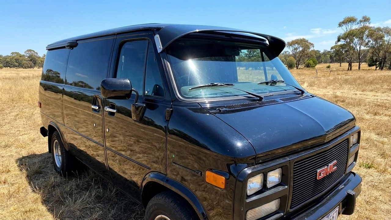 GMC 428 Windscreen Sunvisor - 1