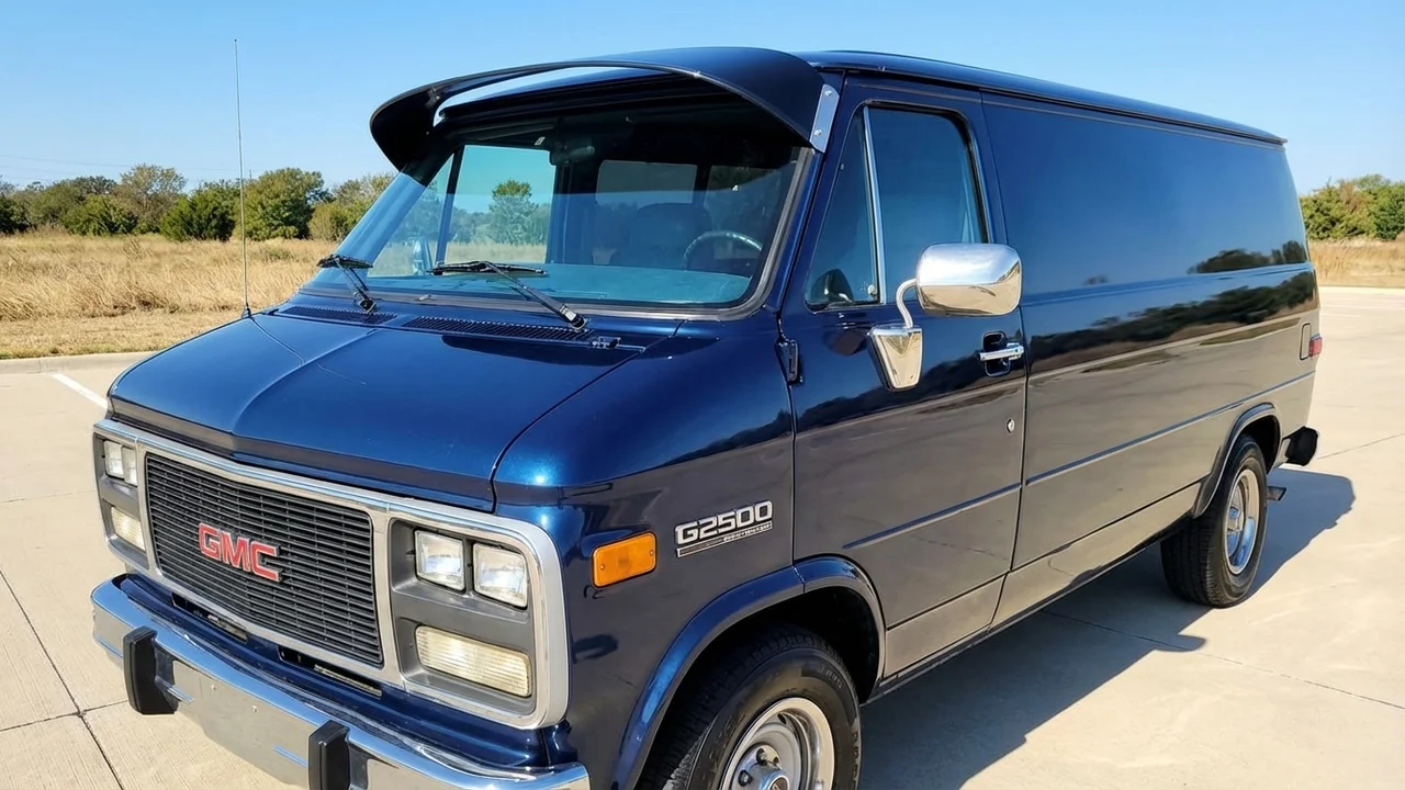 GMC 428 Windscreen Sunvisor - 1