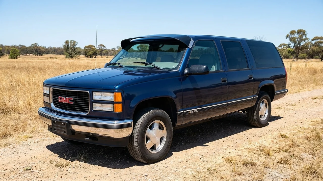 GMC 428 Windscreen Sunvisor - 1