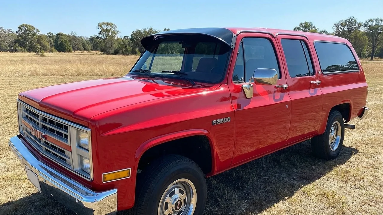 GMC 428 Windscreen Sunvisor - 1