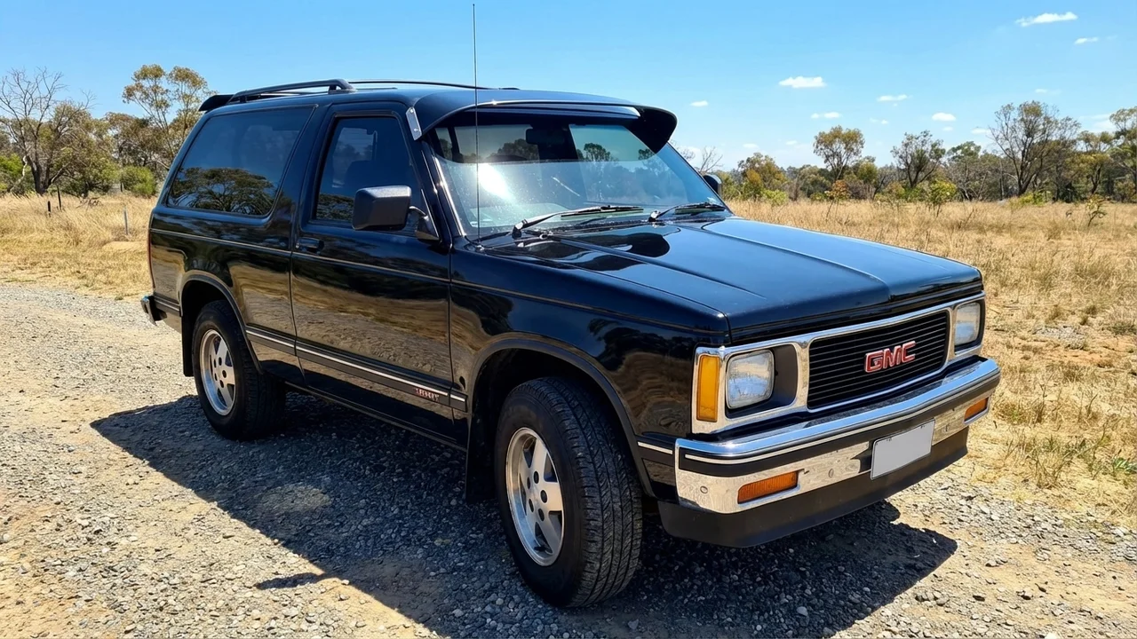 GMC 428 Windscreen Sunvisor - 1