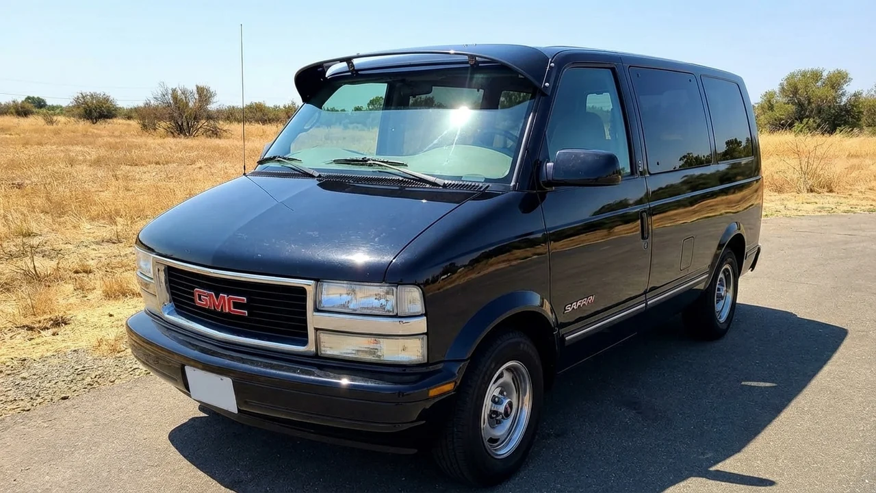 GMC-Safari 428 Windscreen Sunvisor - 1