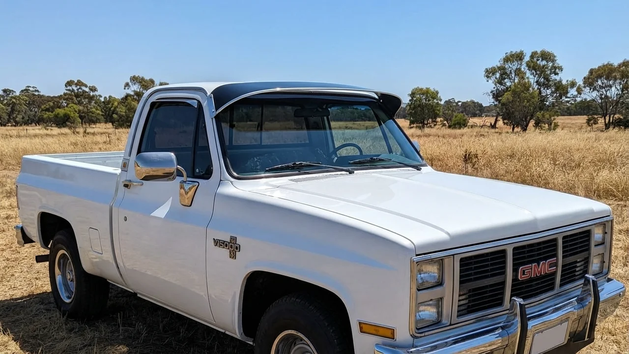 GMC 428 Windscreen Sunvisor - 1