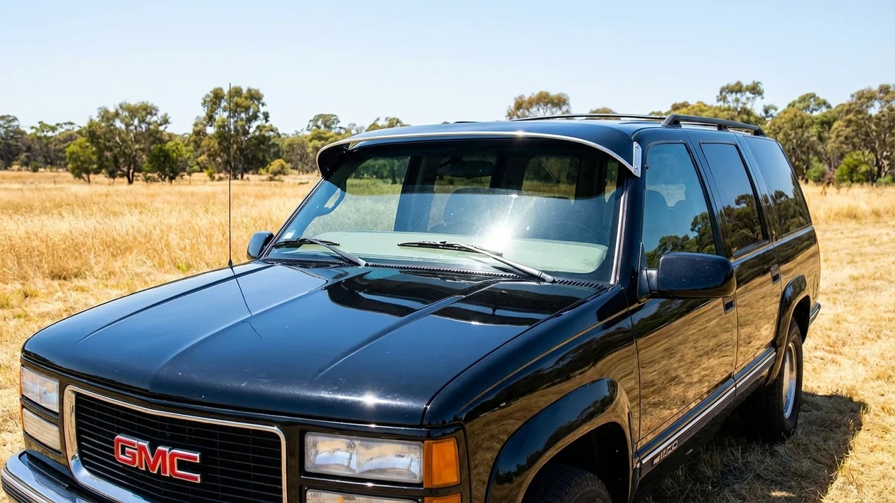 GMC 428 Windscreen Sunvisor - 1