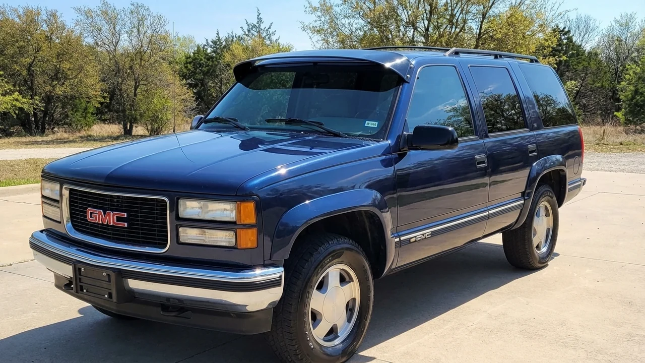 GMC 428 Windscreen Sunvisor - 1