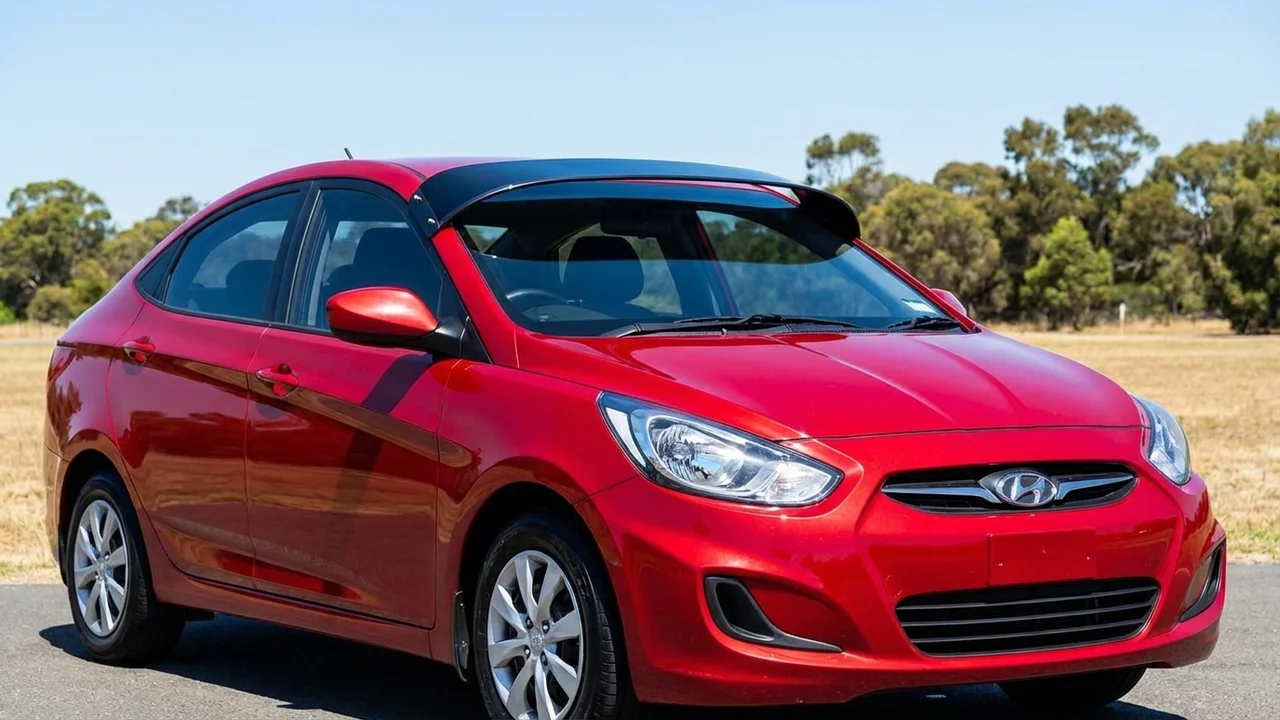 Hyundai 428 Windscreen Sunvisor - 1