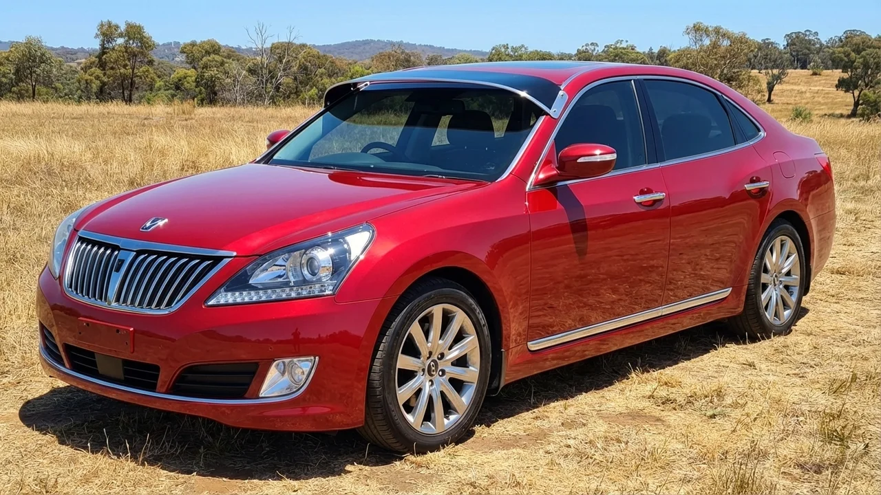 Hyundai 428 Windscreen Sunvisor - 1