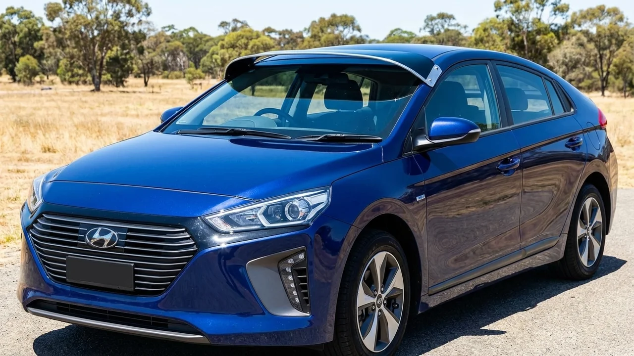 Hyundai 428 Windscreen Sunvisor - 1