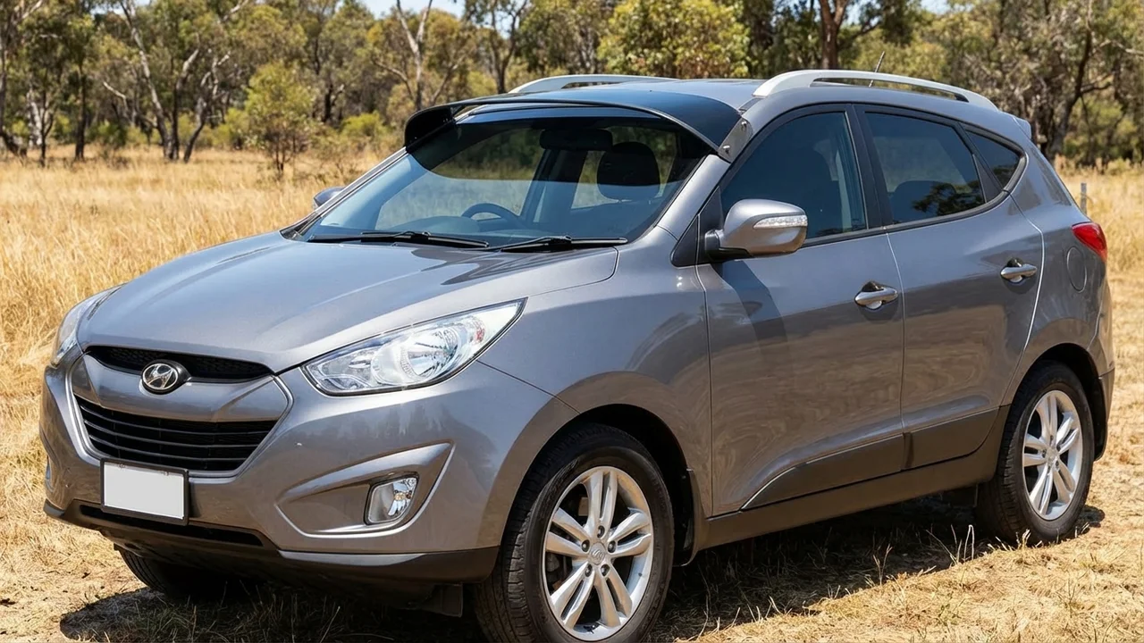 Hyundai 428 Windscreen Sunvisor - 1