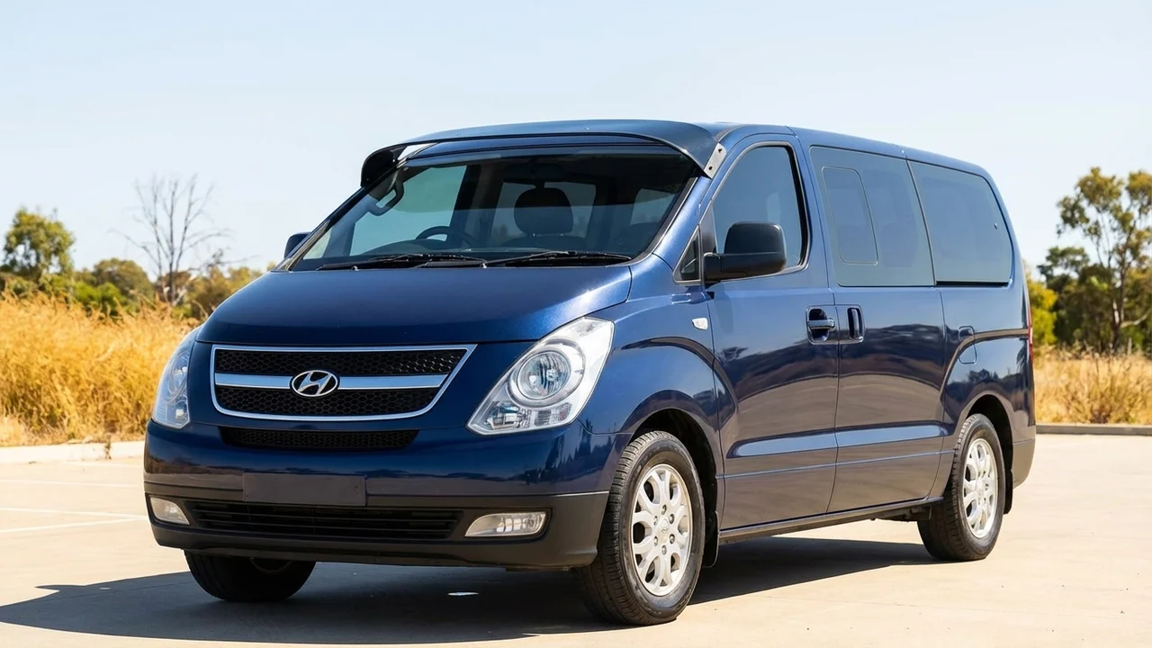 Hyundai 428 Windscreen Sunvisor - 1