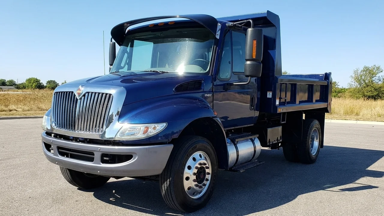 International 428 Windscreen Sunvisor - 1