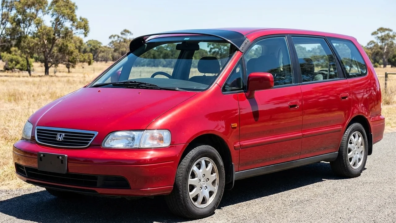 Isuzu 428 Windscreen Sunvisor - 1