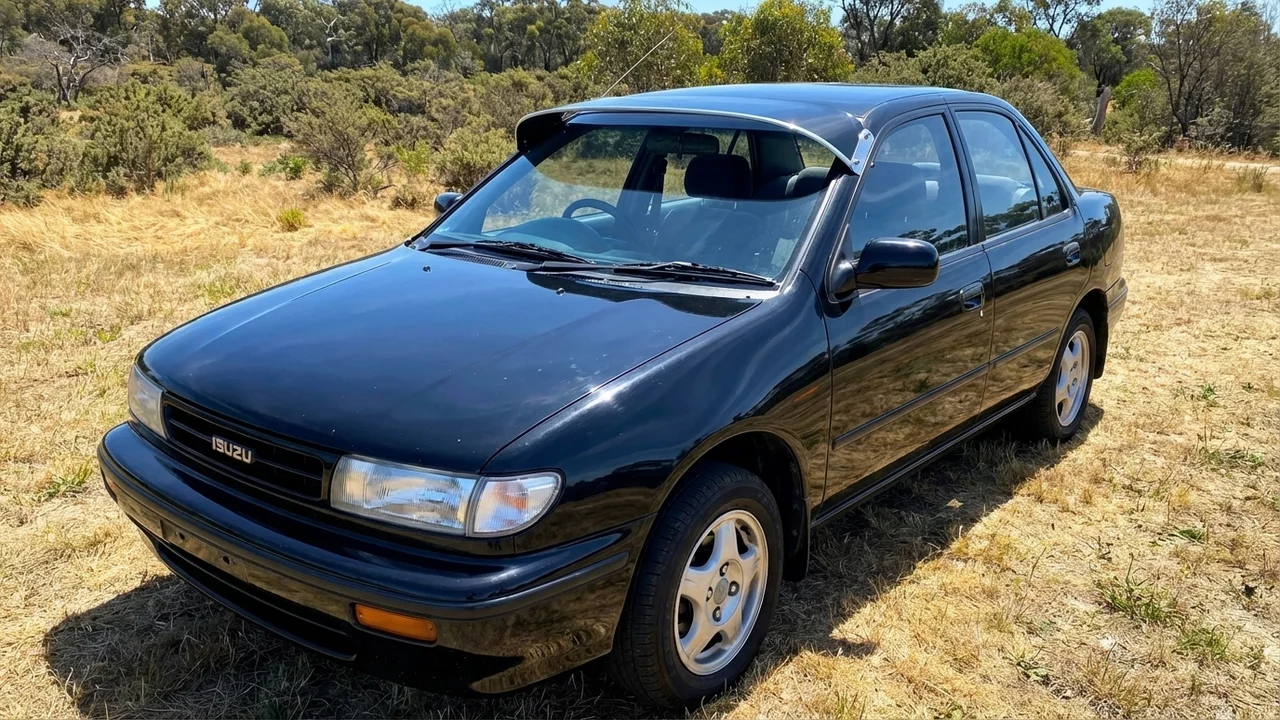 Isuzu 428 Windscreen Sunvisor - 1