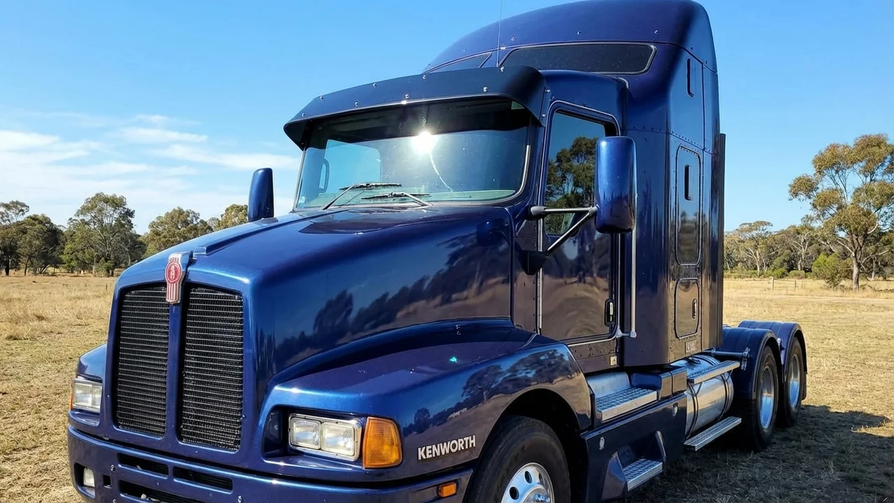 Kenworth 428 Windscreen Sunvisor - 1