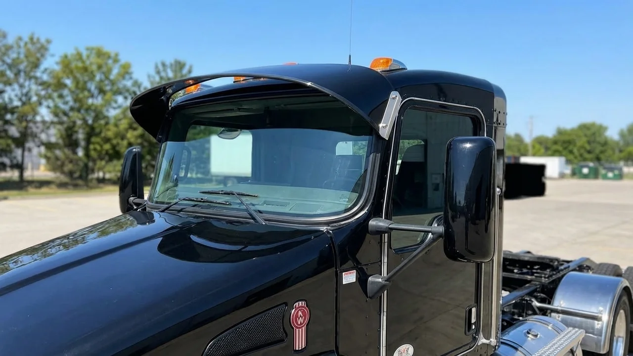 Kenworth 428 Windscreen Sunvisor - 1