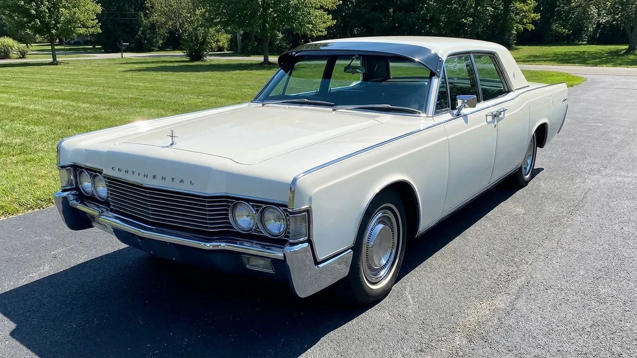 Lincoln 428 Windscreen Sunvisor - 1