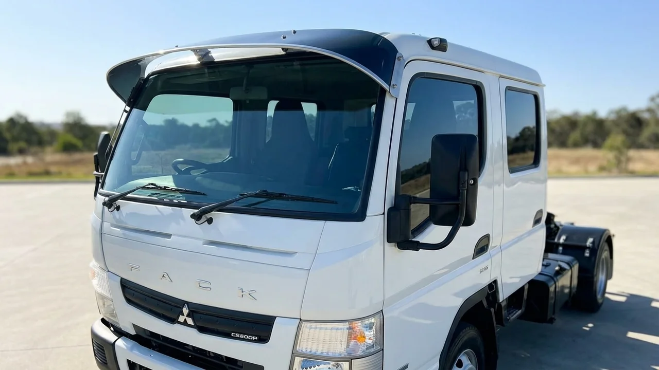 Mack 428 Windscreen Sunvisor - 1