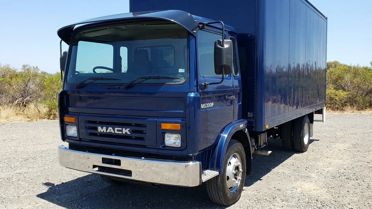 Mack 428 Windscreen Sunvisor - 1