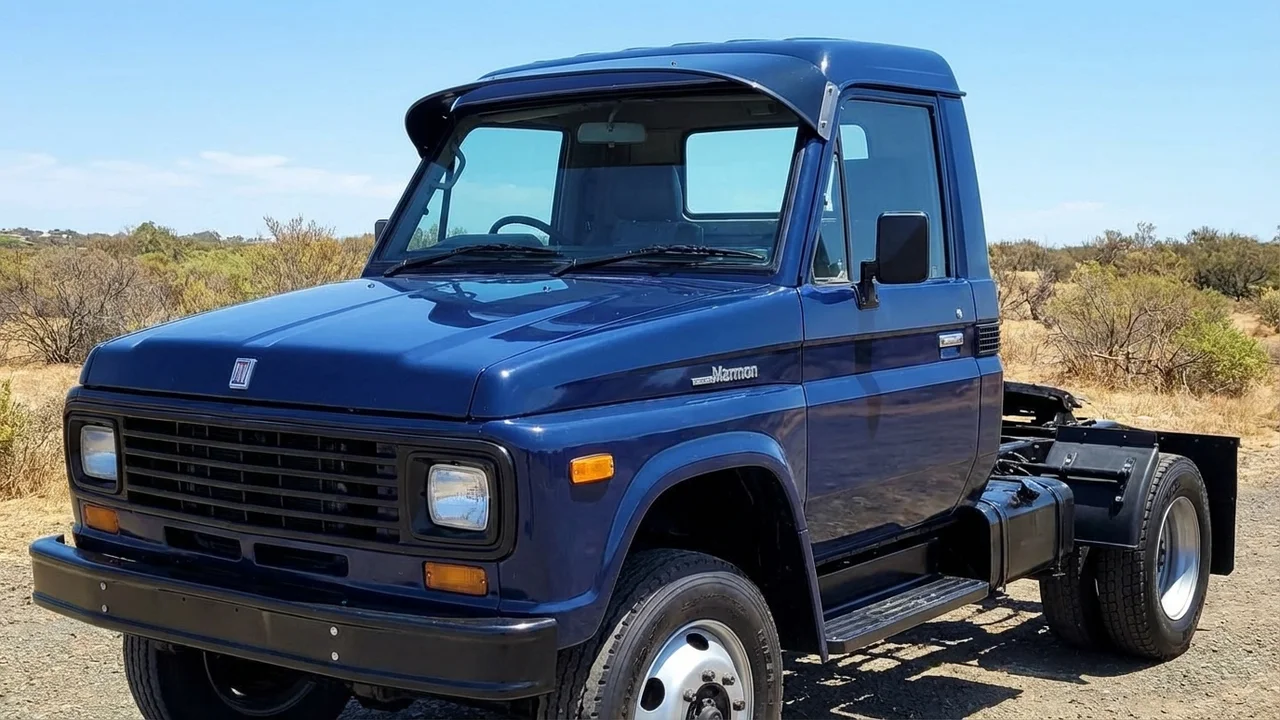 Marmon Herrington 428 Windscreen Sunvisor - 1