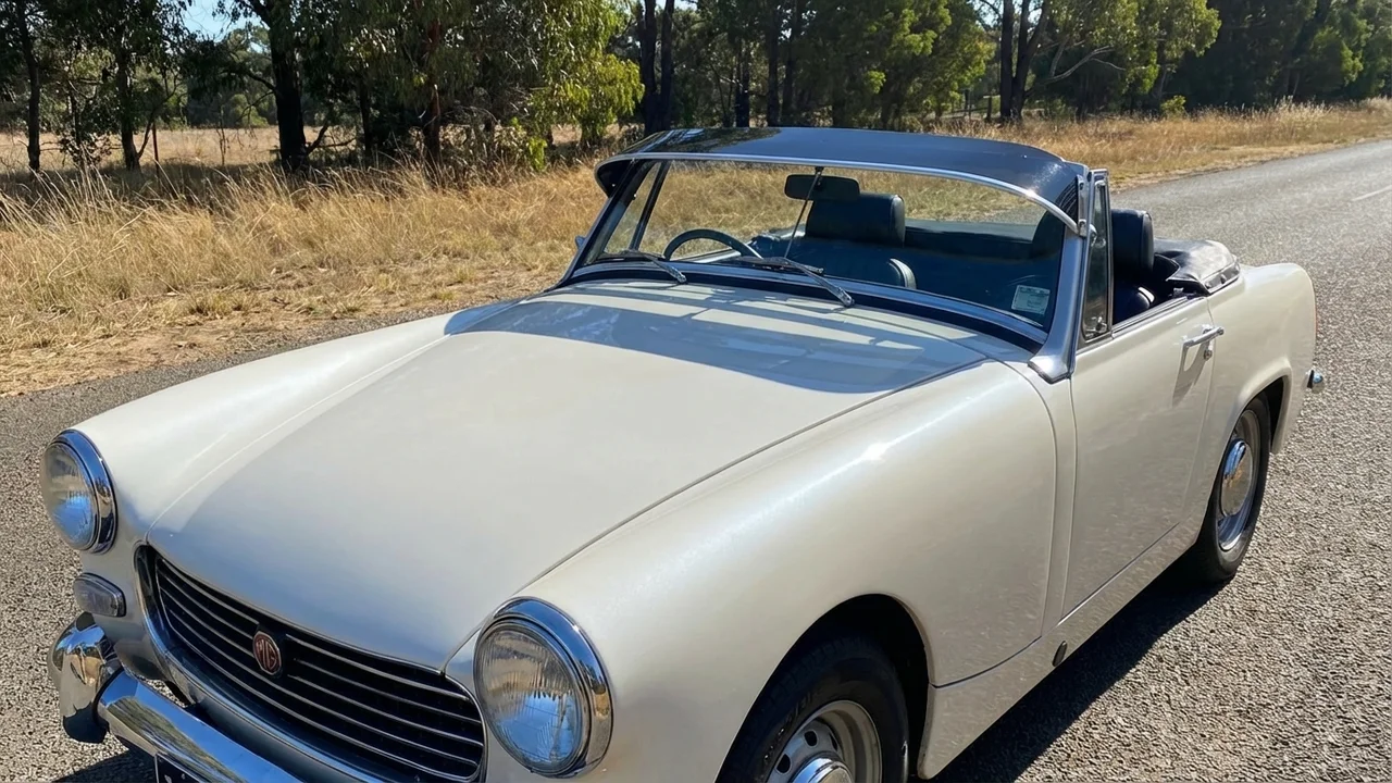 MG 428 Windscreen Sunvisor - 1