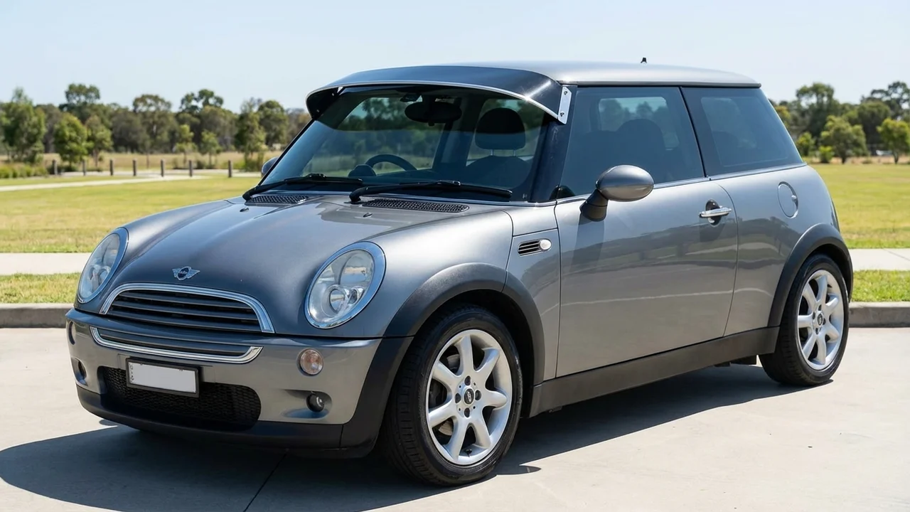 Mini 428 Windscreen Sunvisor - 1