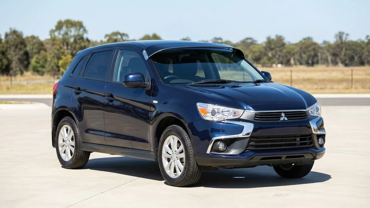 Mitsubishi 428 Windscreen Sunvisor - 1