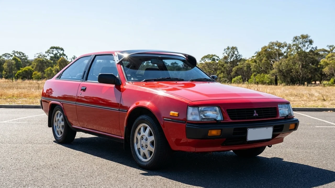 Mitsubishi 428 Windscreen Sunvisor - 1