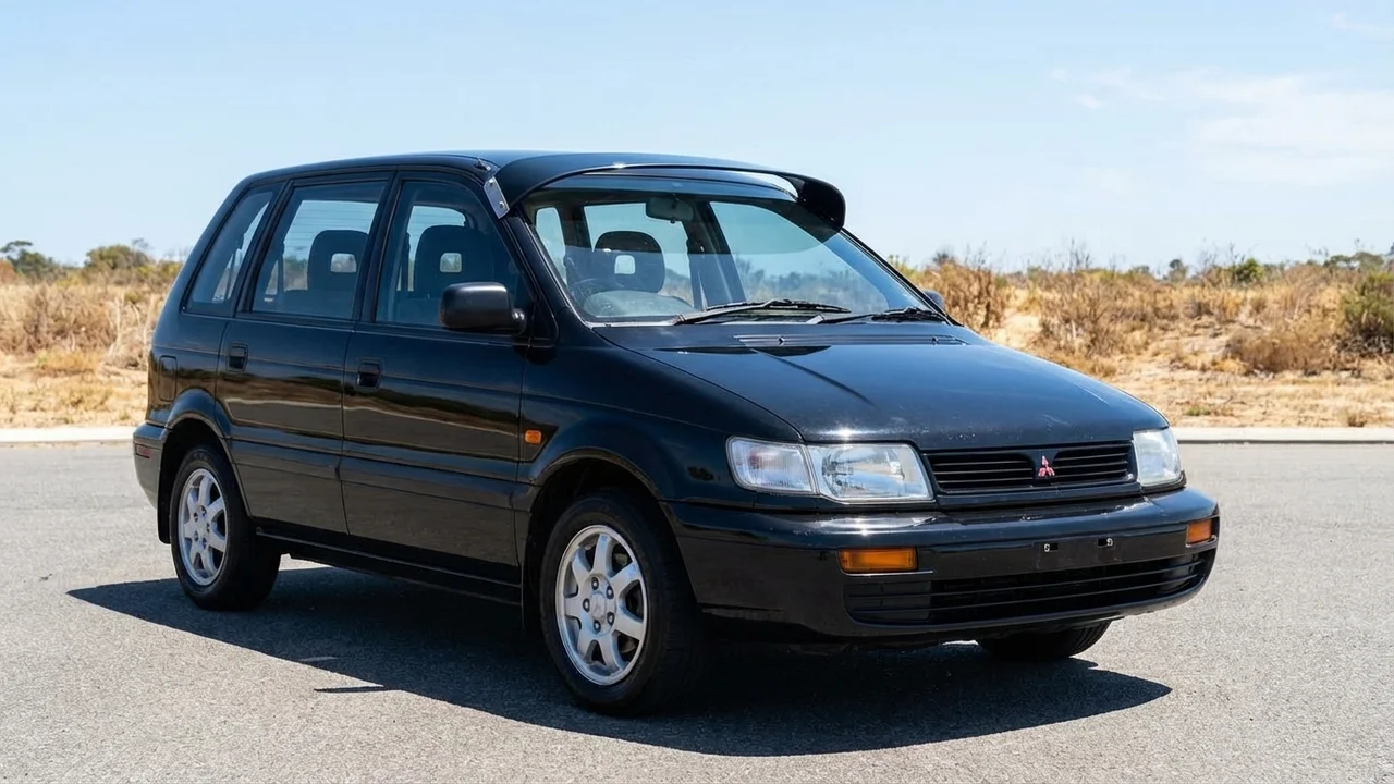 Mitsubishi 428 Windscreen Sunvisor - 1