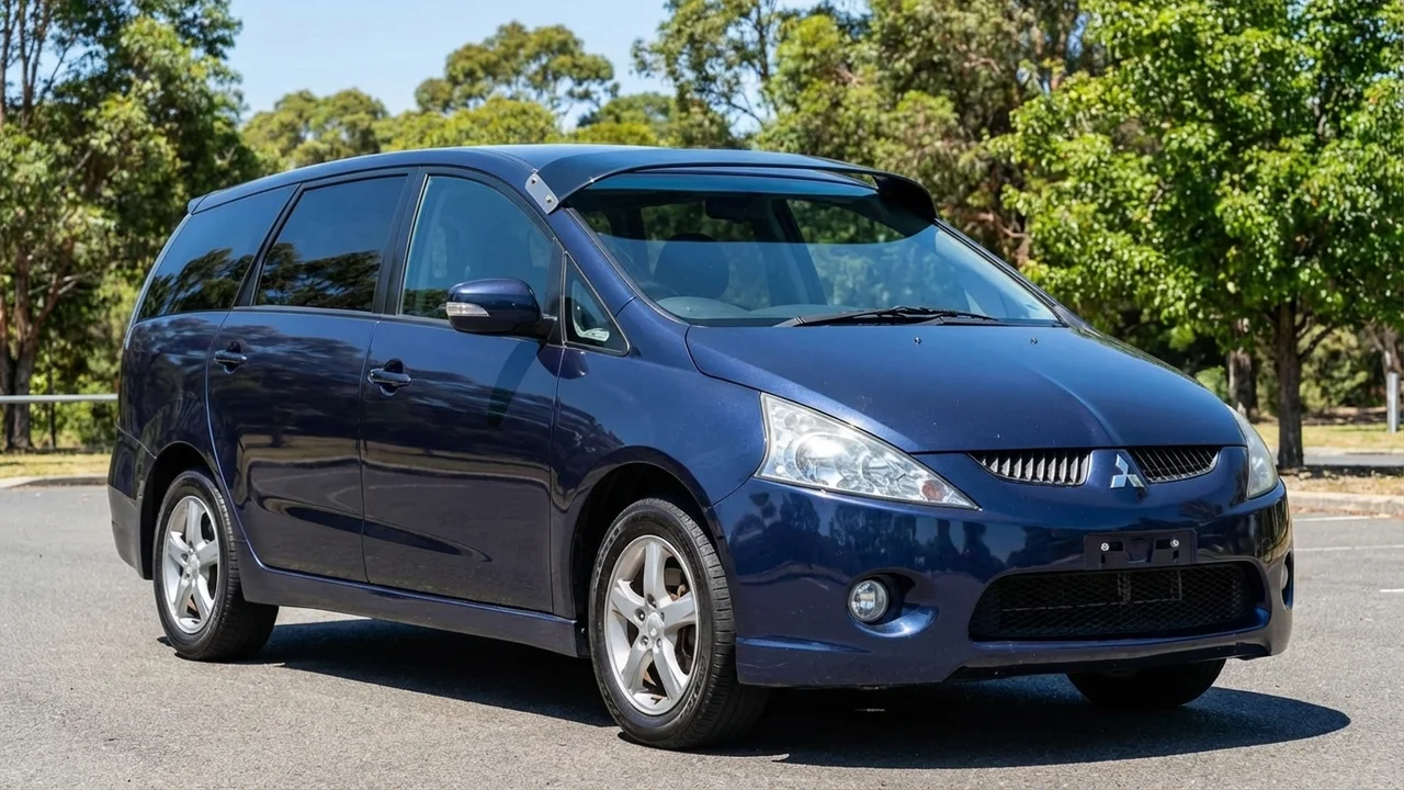 Mitsubishi 428 Windscreen Sunvisor - 1