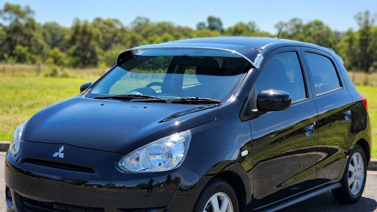 Mitsubishi 428 Windscreen Sunvisor - 1