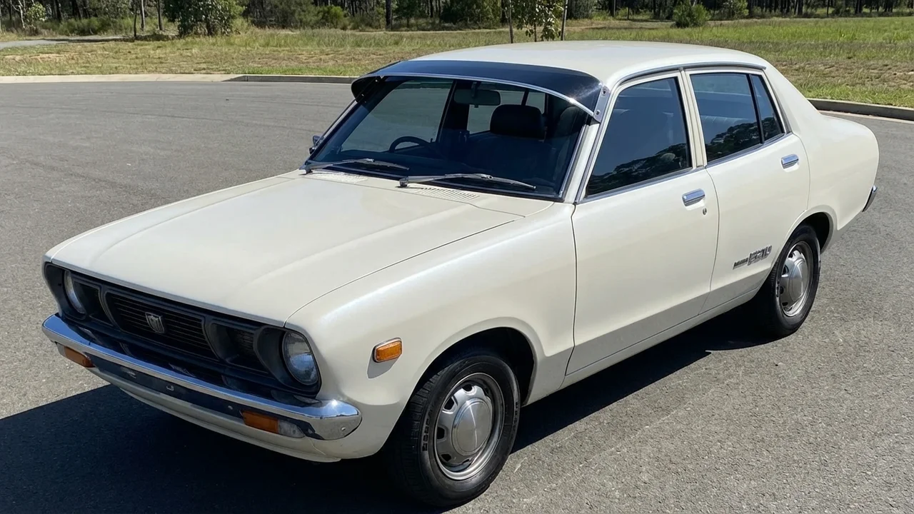 Nissan 428 Windscreen Sunvisor - 1