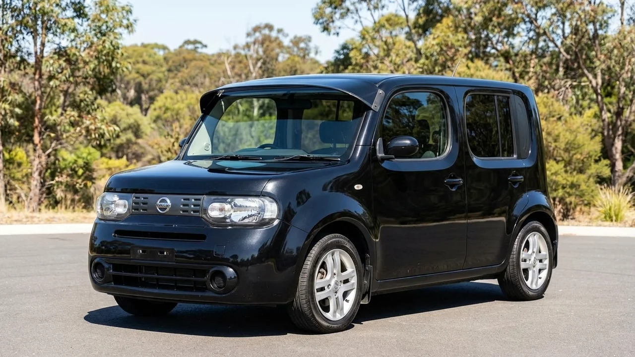 Nissan 428 Windscreen Sunvisor - 1