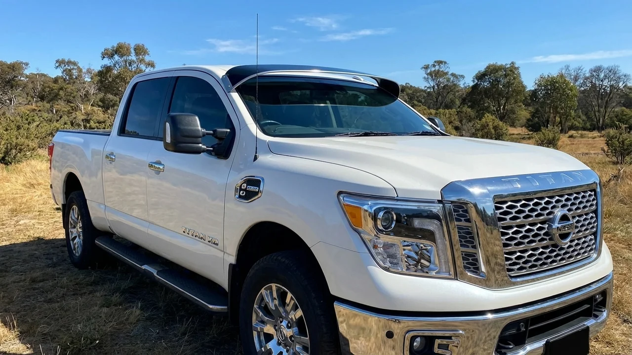 Nissan 428 Windscreen Sunvisor - 1