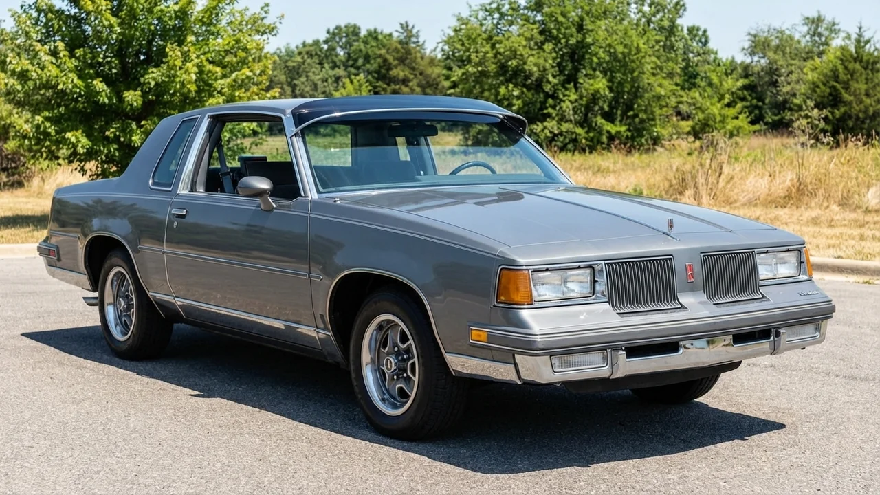 Oldsmobile 428 Windscreen Sunvisor - 1