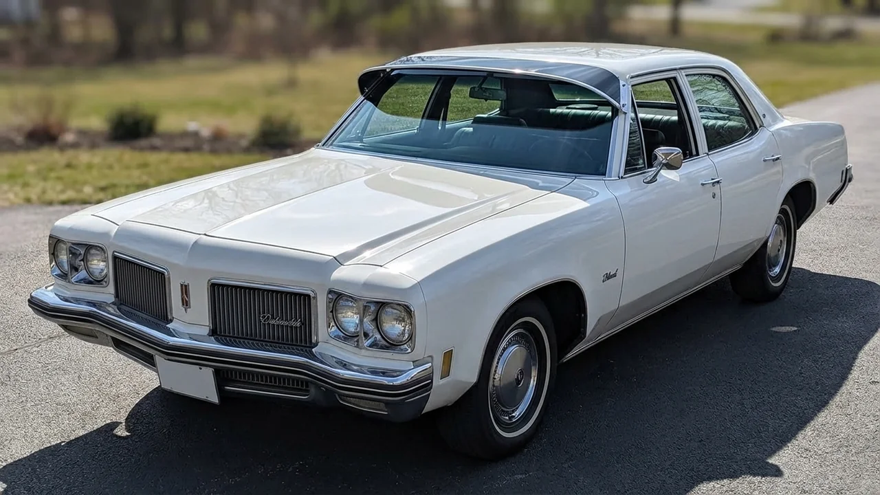 Oldsmobile 428 Windscreen Sunvisor - 1