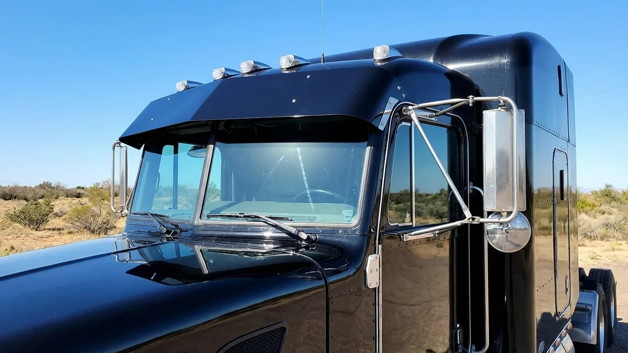 Peterbilt 428 Windscreen Sunvisor - 1