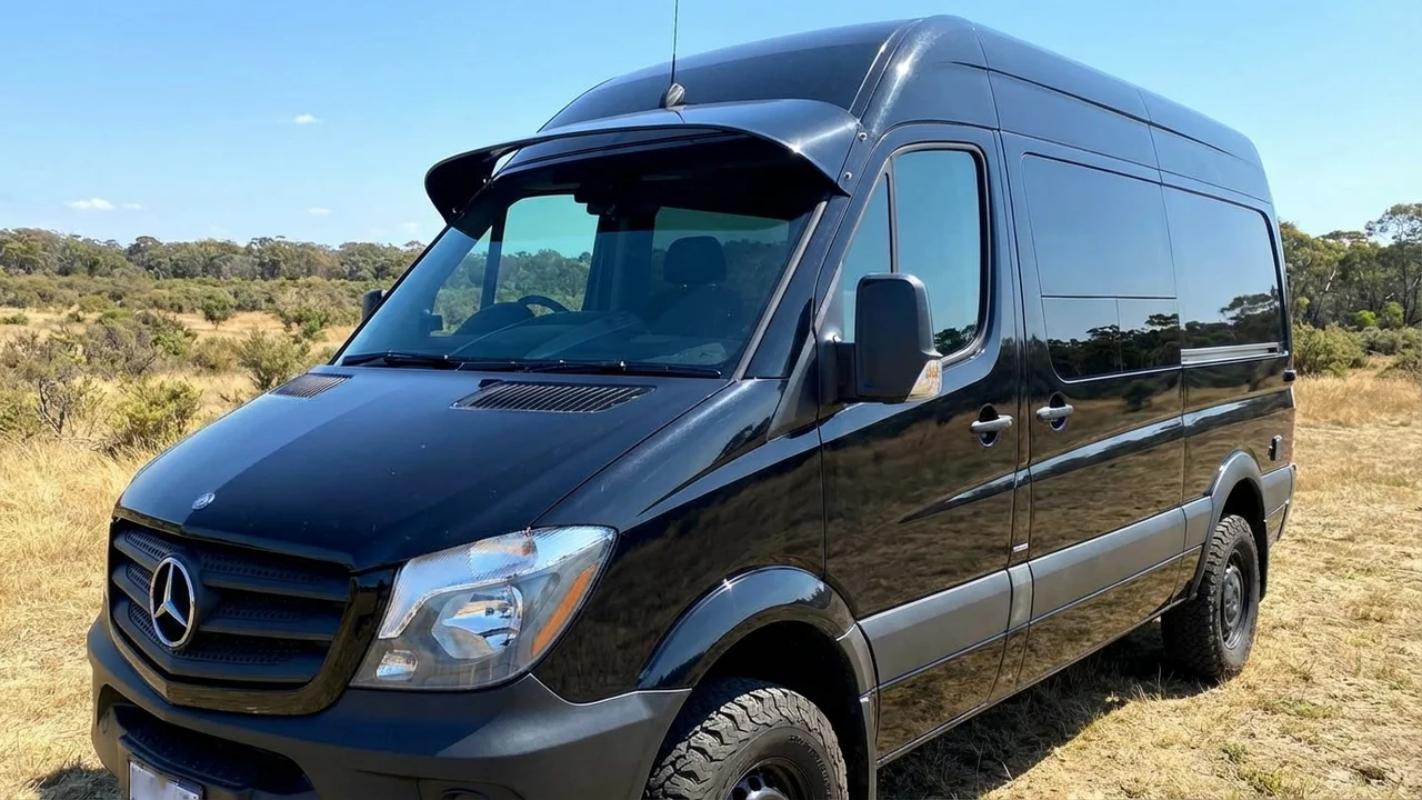 Pleasure-Way 428 Windscreen Sunvisor - 1