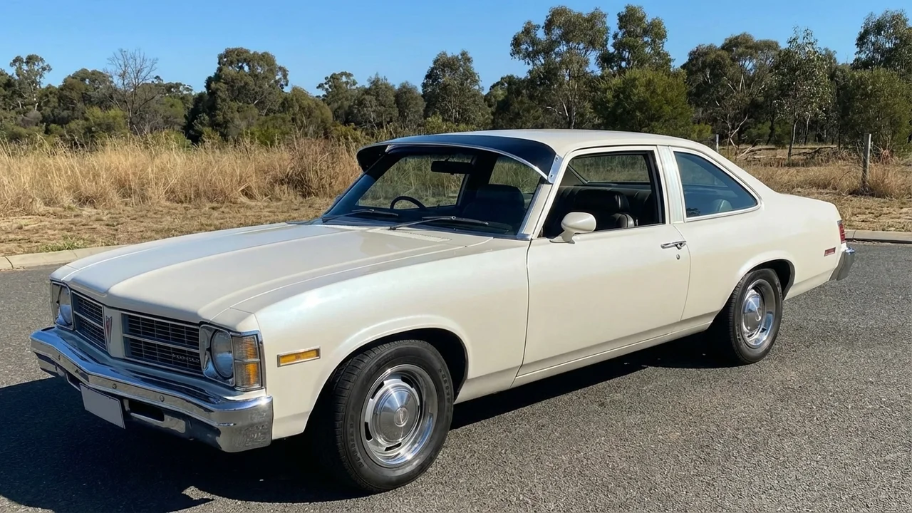 Pontiac 428 Windscreen Sunvisor - 1