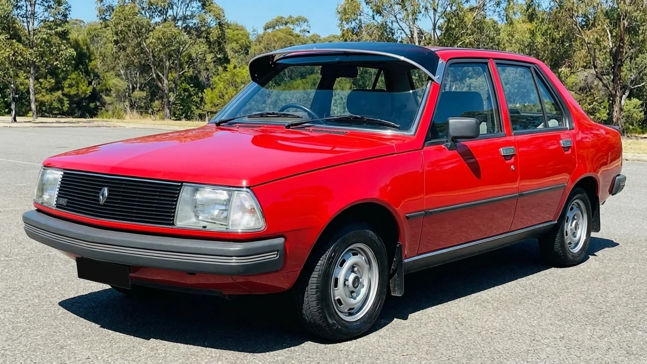 Renault 428 Windscreen Sunvisor - 1