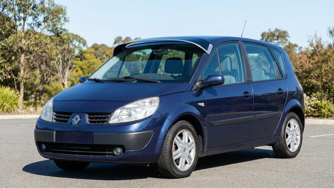 Renault 428 Windscreen Sunvisor - 1